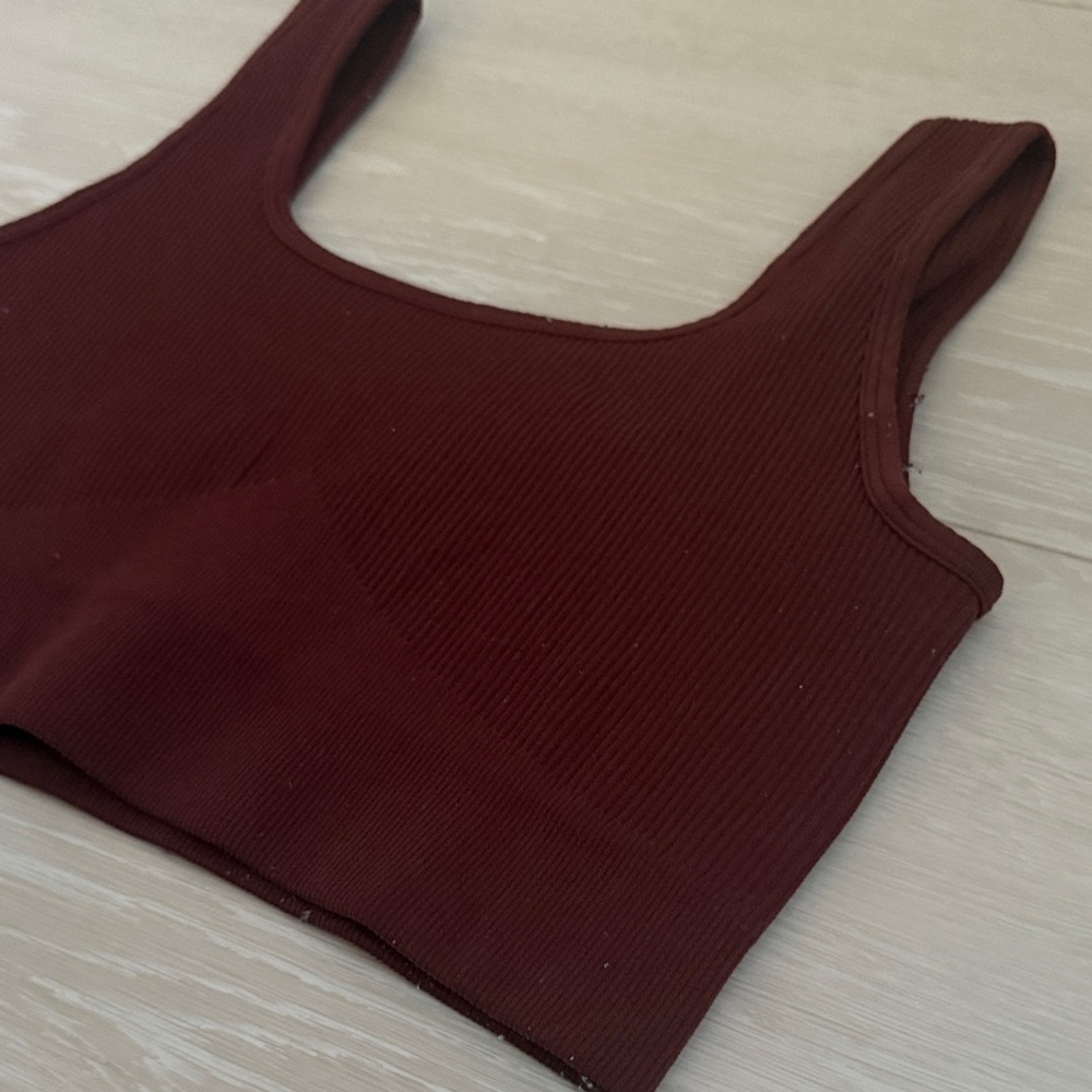 ✨ Basic Brown Ribbed Crop Top - Picture 4 of 5